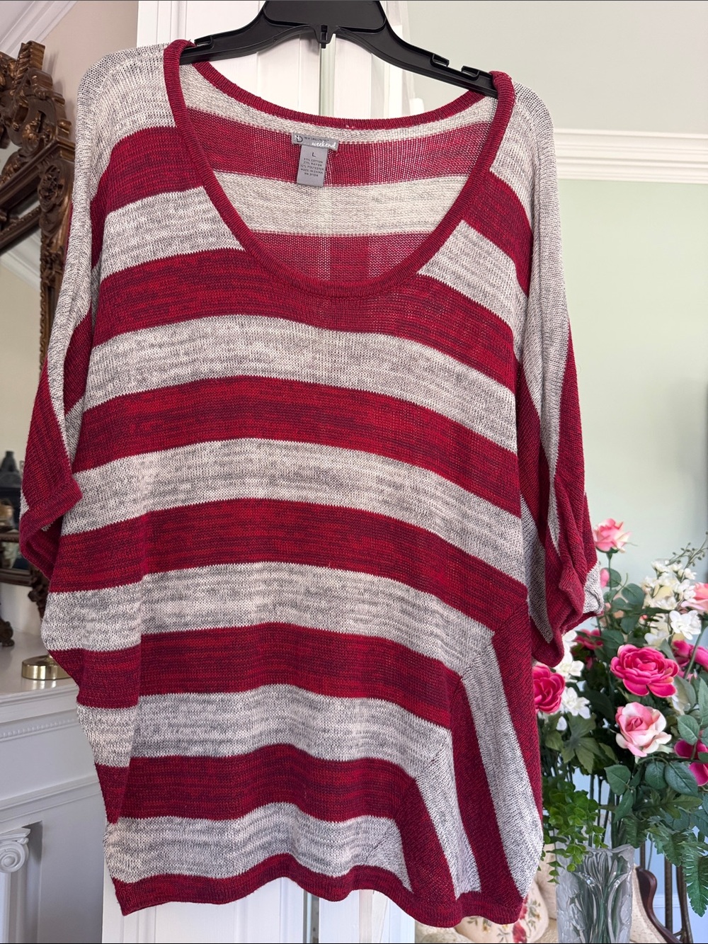 Lightweight Striped Scoop Neck Women's sweater - Red & Gray, size Large